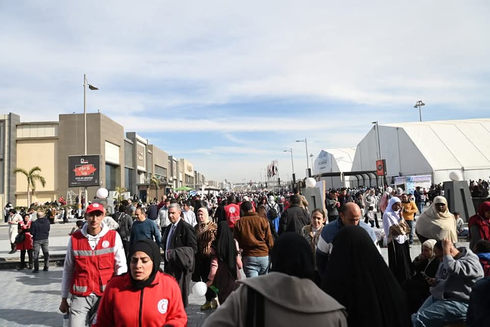 معرض القاهرة الدولي للكتاب يُسجل حضورًا جماهيريًا يتجاوز 445  ألف زائر خلال اليوم الثاني من فتح أبوابه للجمهور